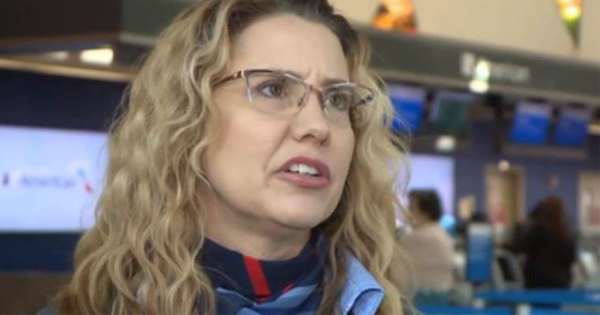 Two Girls Approach Sacramento Airline Employee With First Class Tickets, But No Bags. In That Moment, She Realizes They Need Help